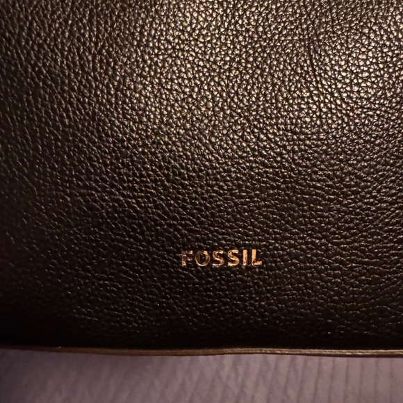 Fossil Black Shoulder Bag Elegant Leather Design - Picture 2 of 7